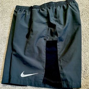 Nike Challenger 7” running short